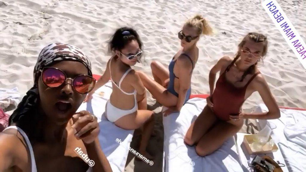 25P Toni Garrn & Alina Baikova Sexy