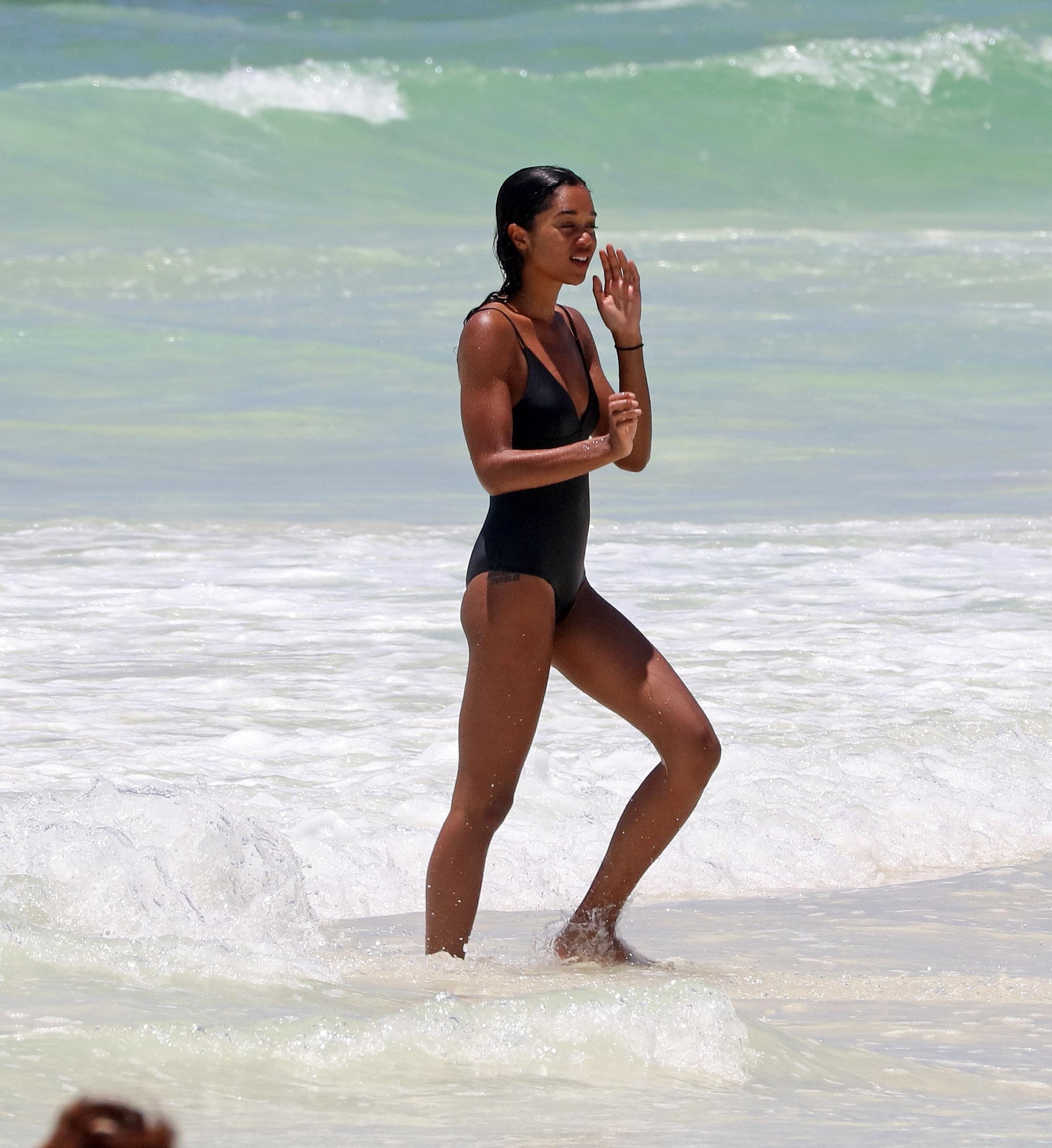 25P Laura Harrier & Alycia Debnam-Carey Sexy