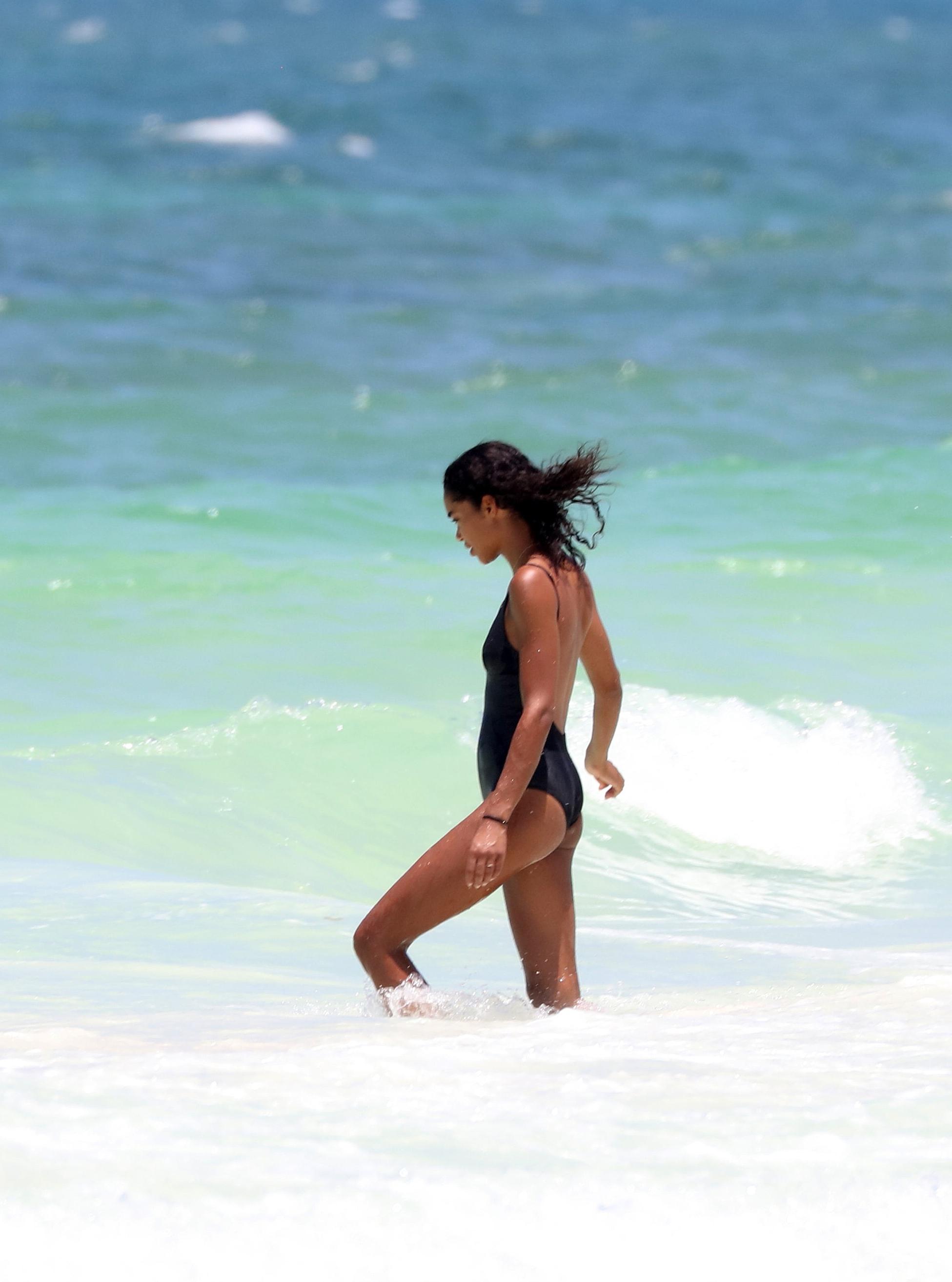 25P Laura Harrier & Alycia Debnam-Carey Sexy