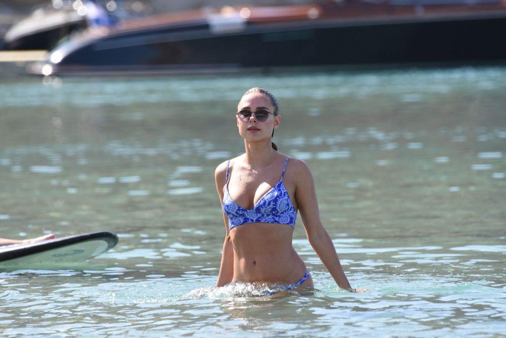 25P Amy Jackson & Kimberley Garner Sexy