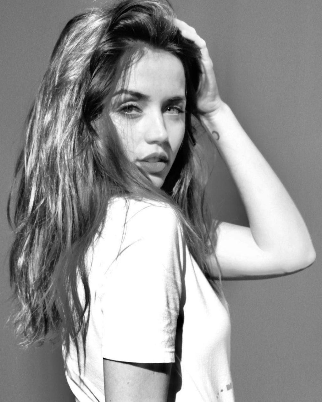 25P Ana de Armas Sexy