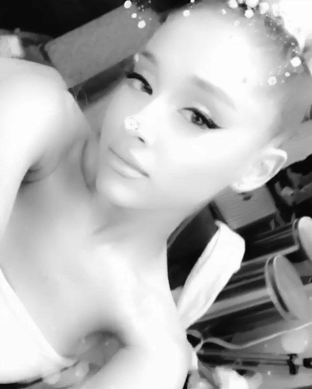 25P Ariana Grande Sexy