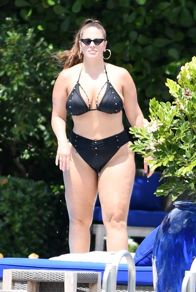 25P Ashley Graham Sexy