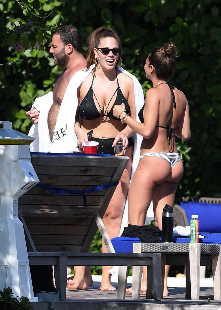 25P Ashley Graham Sexy