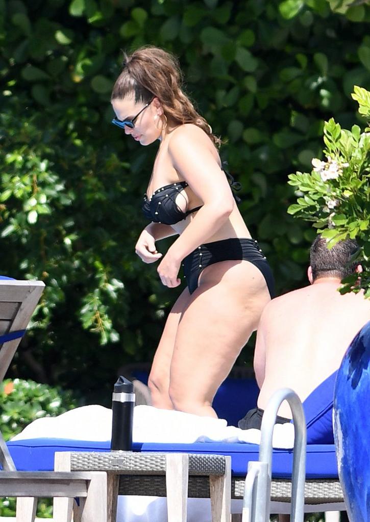 25P Ashley Graham Sexy