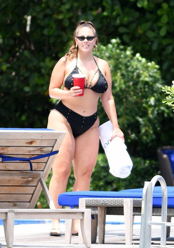 25P Ashley Graham Sexy