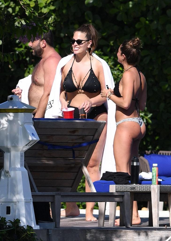 25P Ashley Graham Sexy
