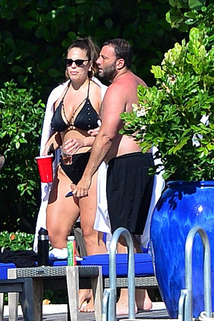 25P Ashley Graham Sexy