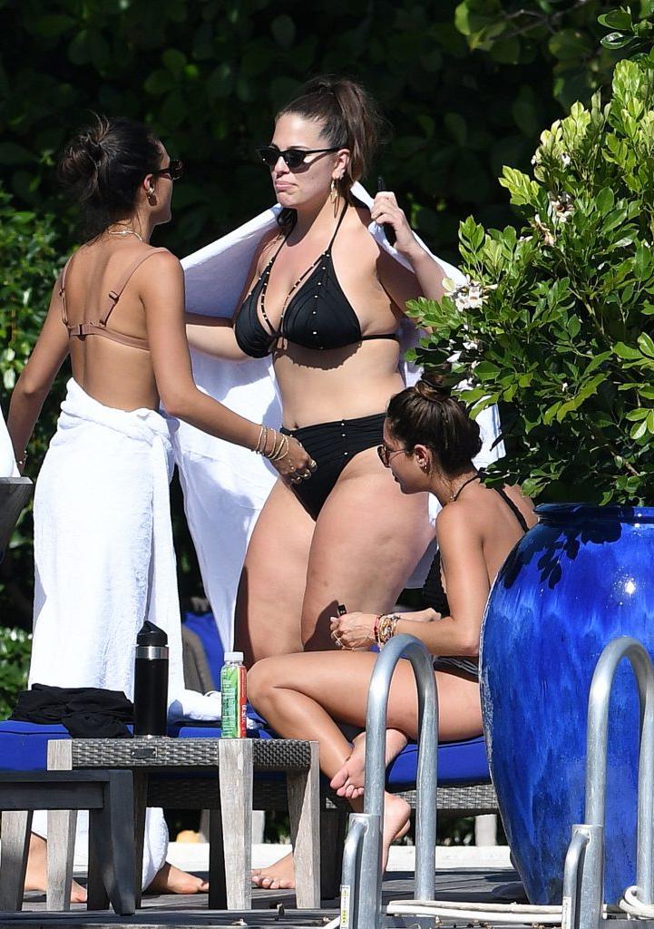 25P Ashley Graham Sexy