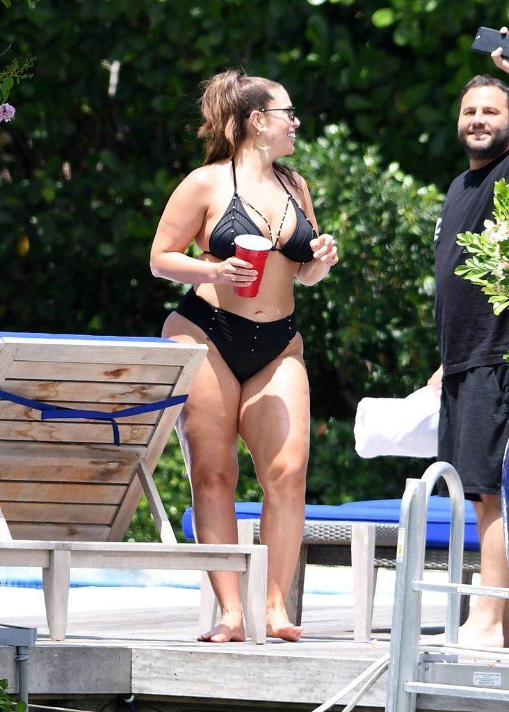 25P Ashley Graham Sexy