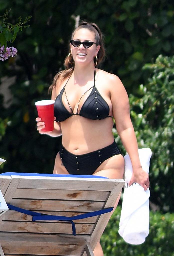 25P Ashley Graham Sexy
