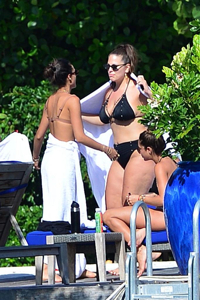 25P Ashley Graham Sexy
