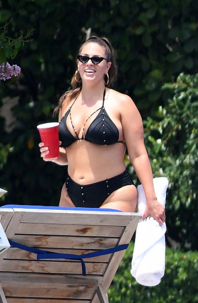 25P Ashley Graham Sexy