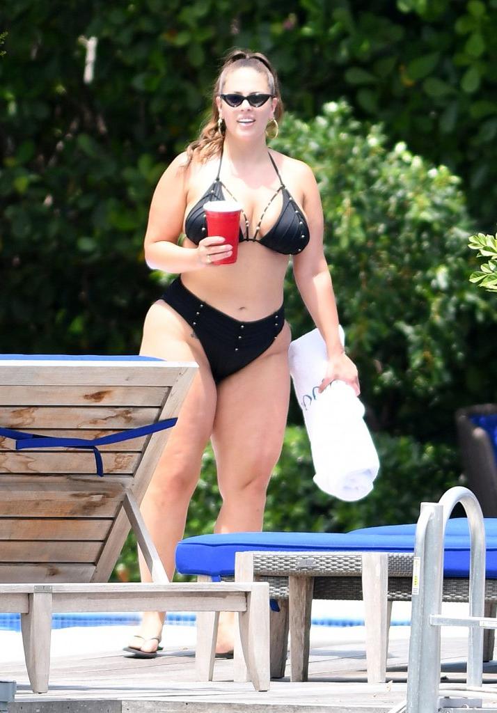 25P Ashley Graham Sexy