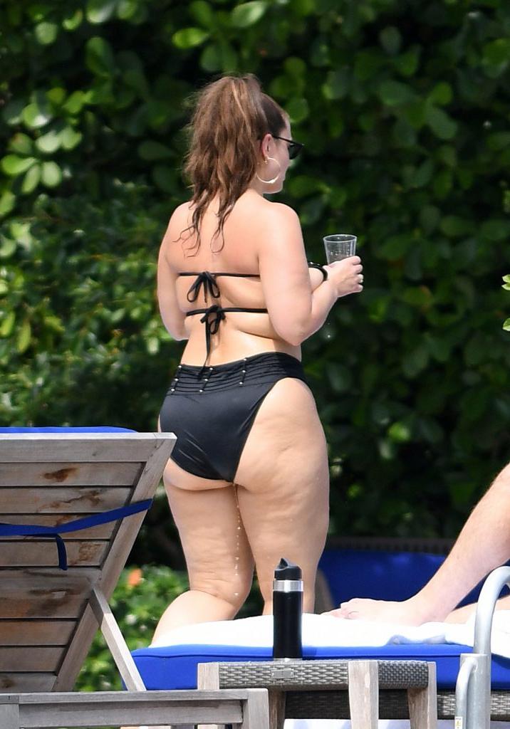 25P Ashley Graham Sexy