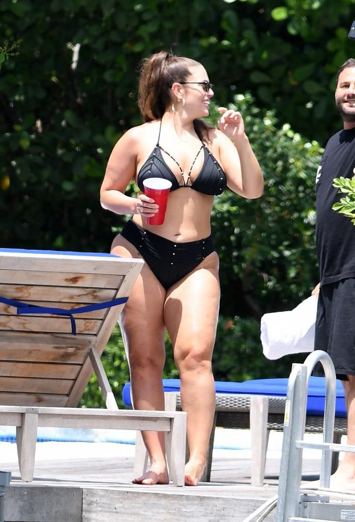 25P Ashley Graham Sexy