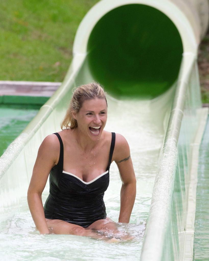 21P Michelle Hunziker & Aurora Ramazzotti Sexy