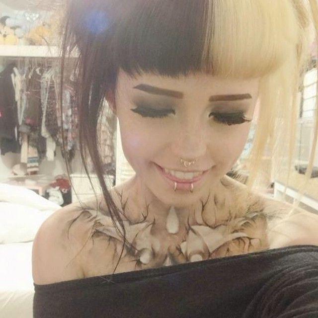 25P Belle Delphine Sexy