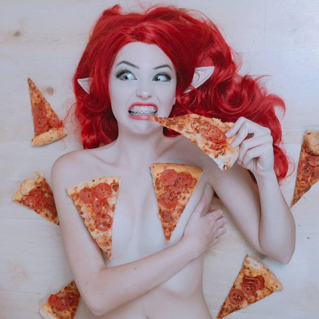 25P Belle Delphine Sexy