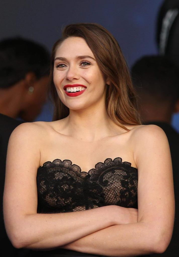 25P Elizabeth Olsen Sexy