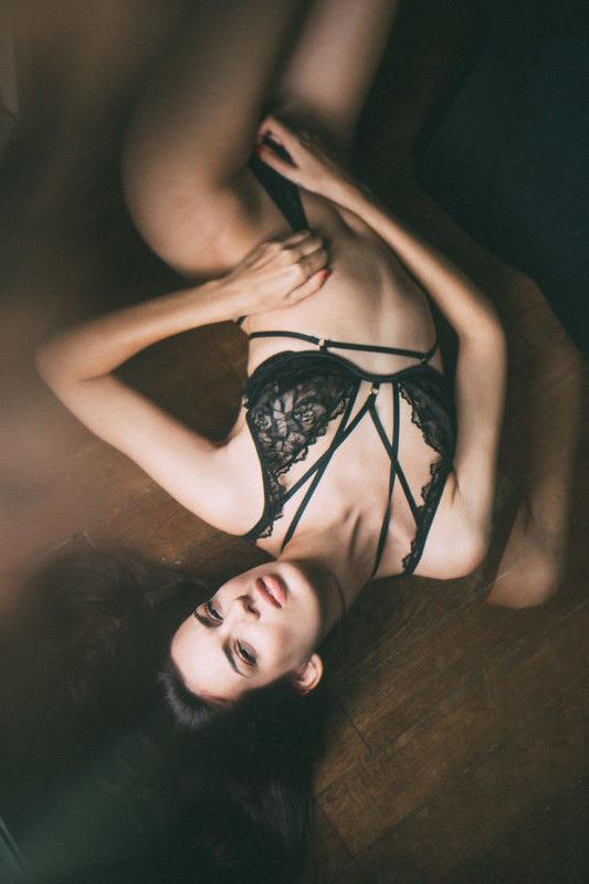 25P Elodie Hernandez Sexy