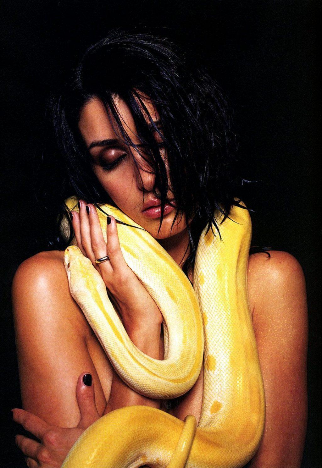16P Jenifer Bartoli Sexy