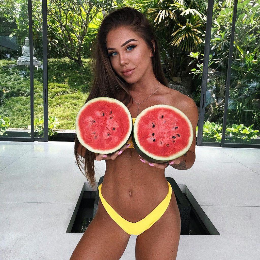 25P Laura Amy Sexy