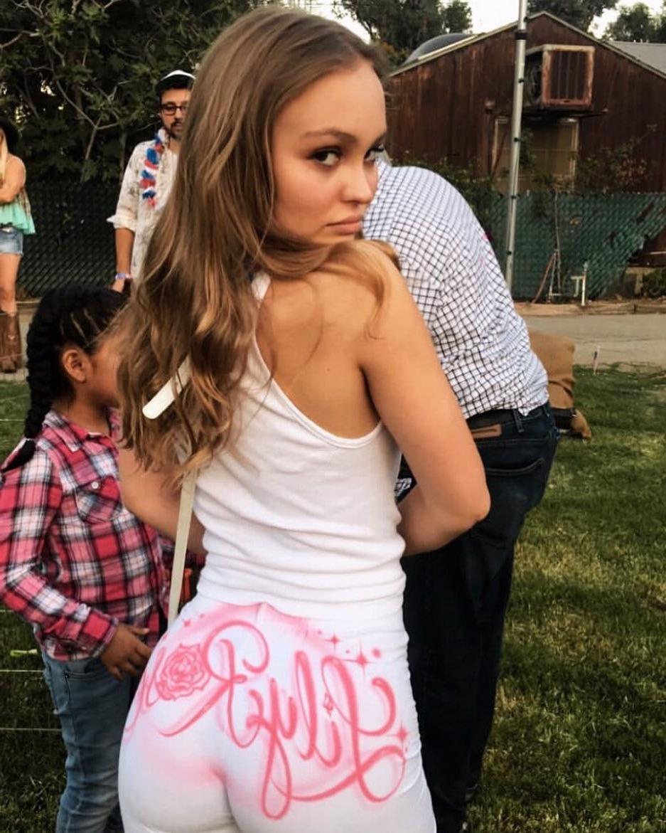 25P Lily-Rose Depp Sexy
