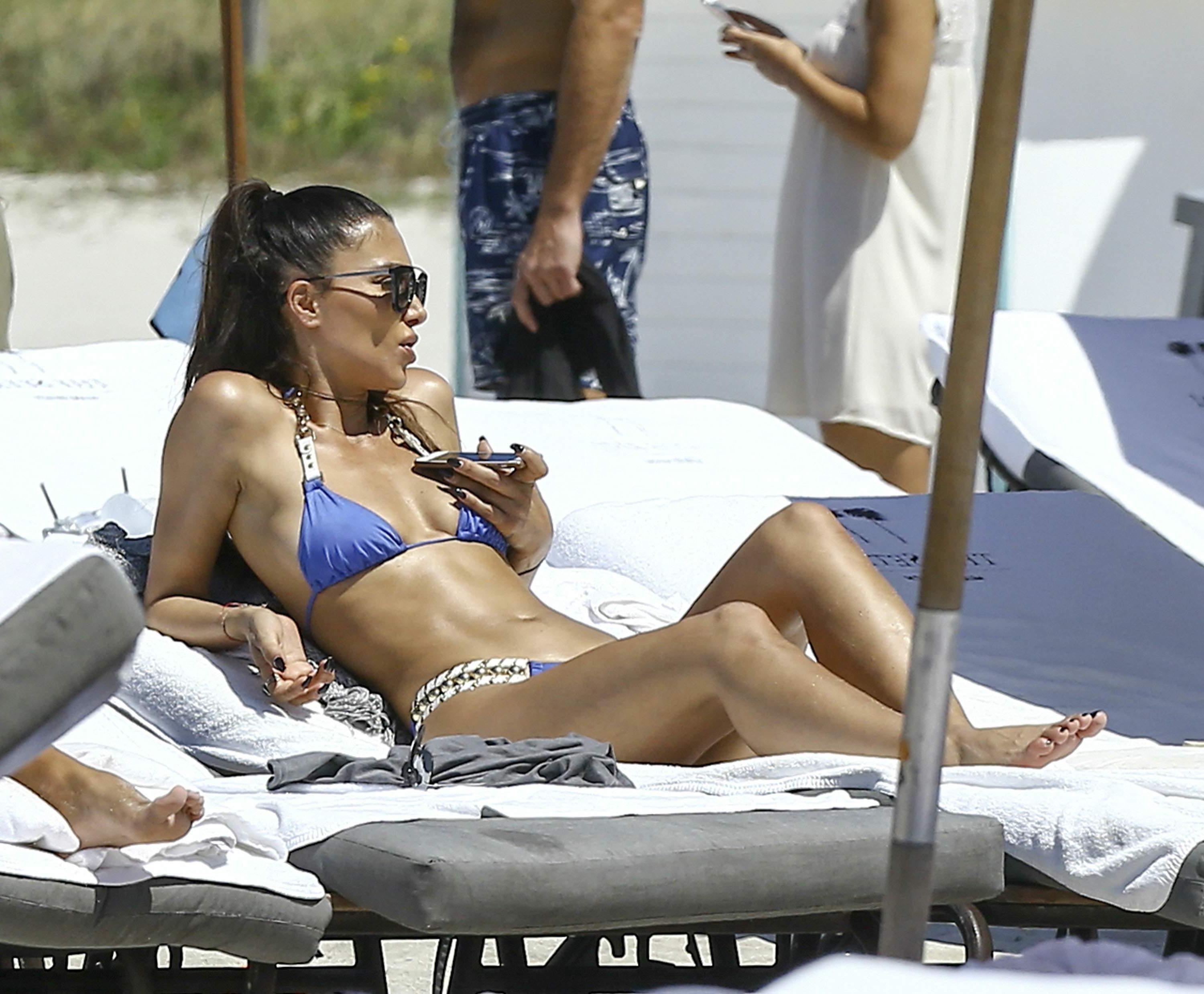 5P Metisha Schaefer Swimwear Sexy Photos