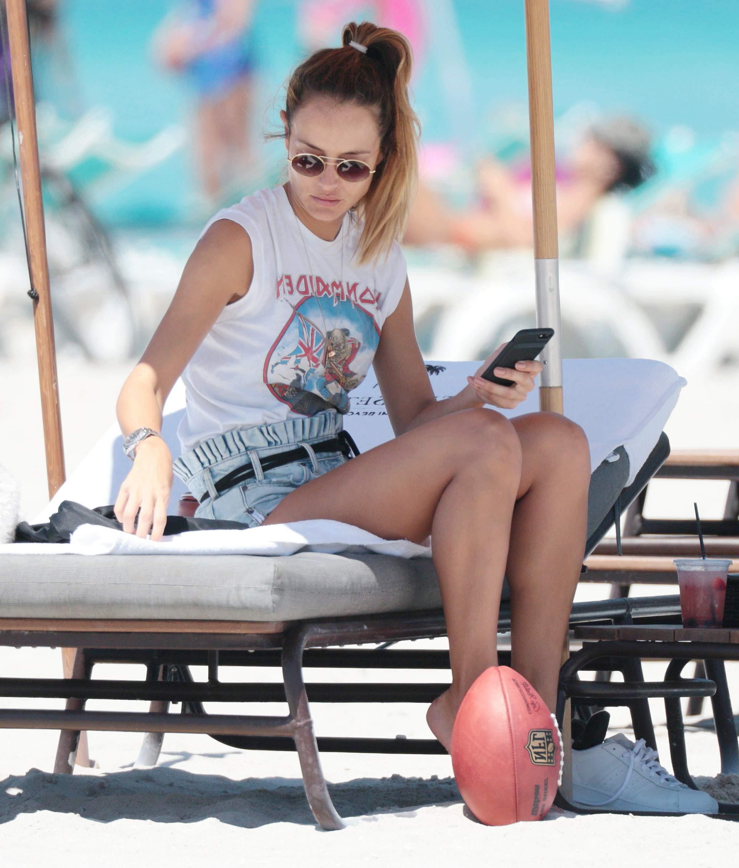 16P Natalia Borges Swimsuit Pictures