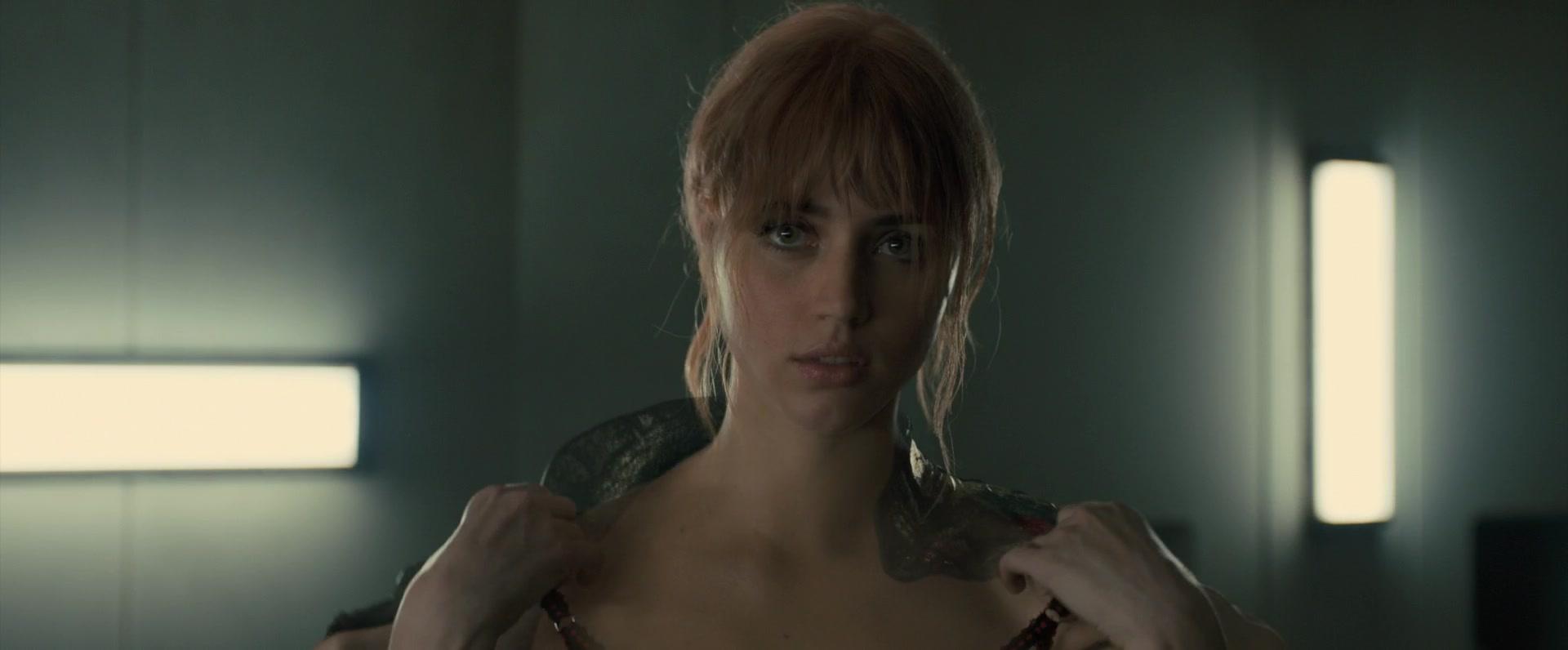 25P Ana de Armas, Sallie Harmsen, Mackenzie Davis Sexy