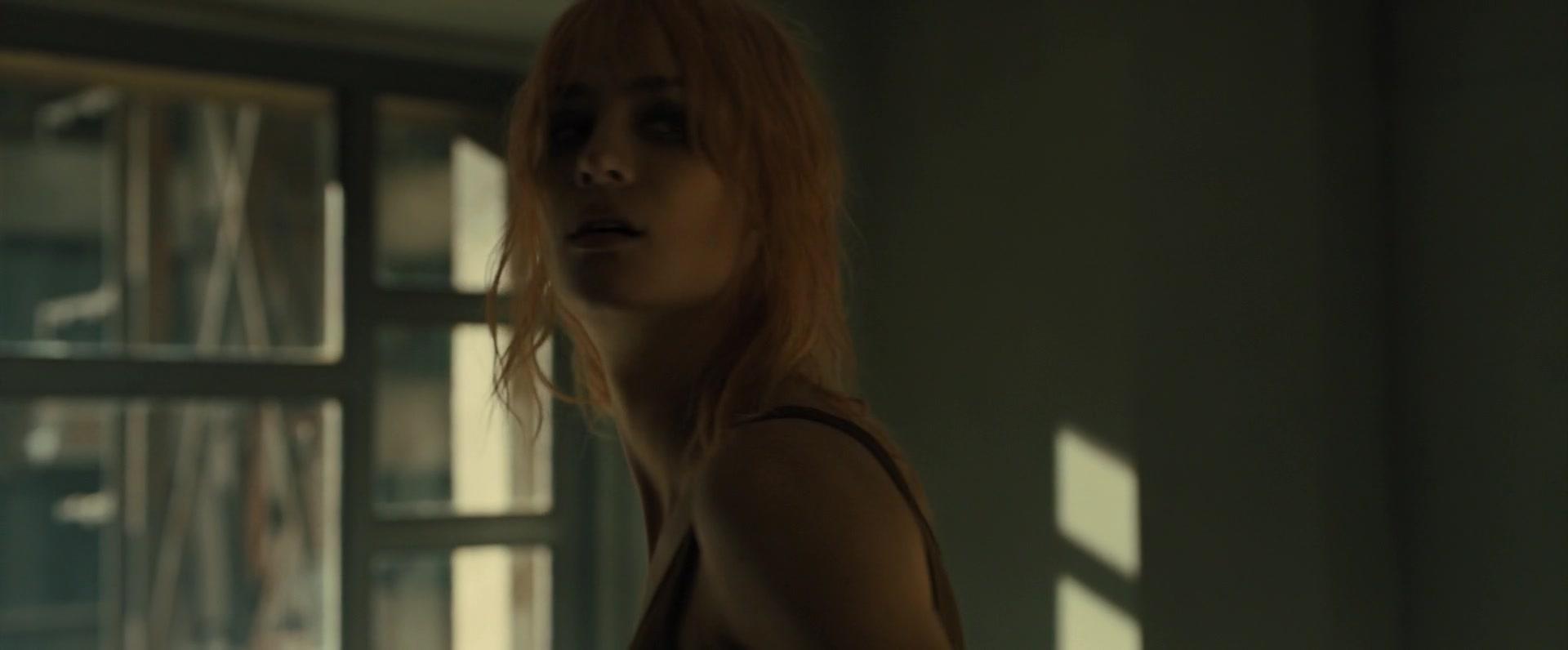 25P Ana de Armas, Sallie Harmsen, Mackenzie Davis Sexy