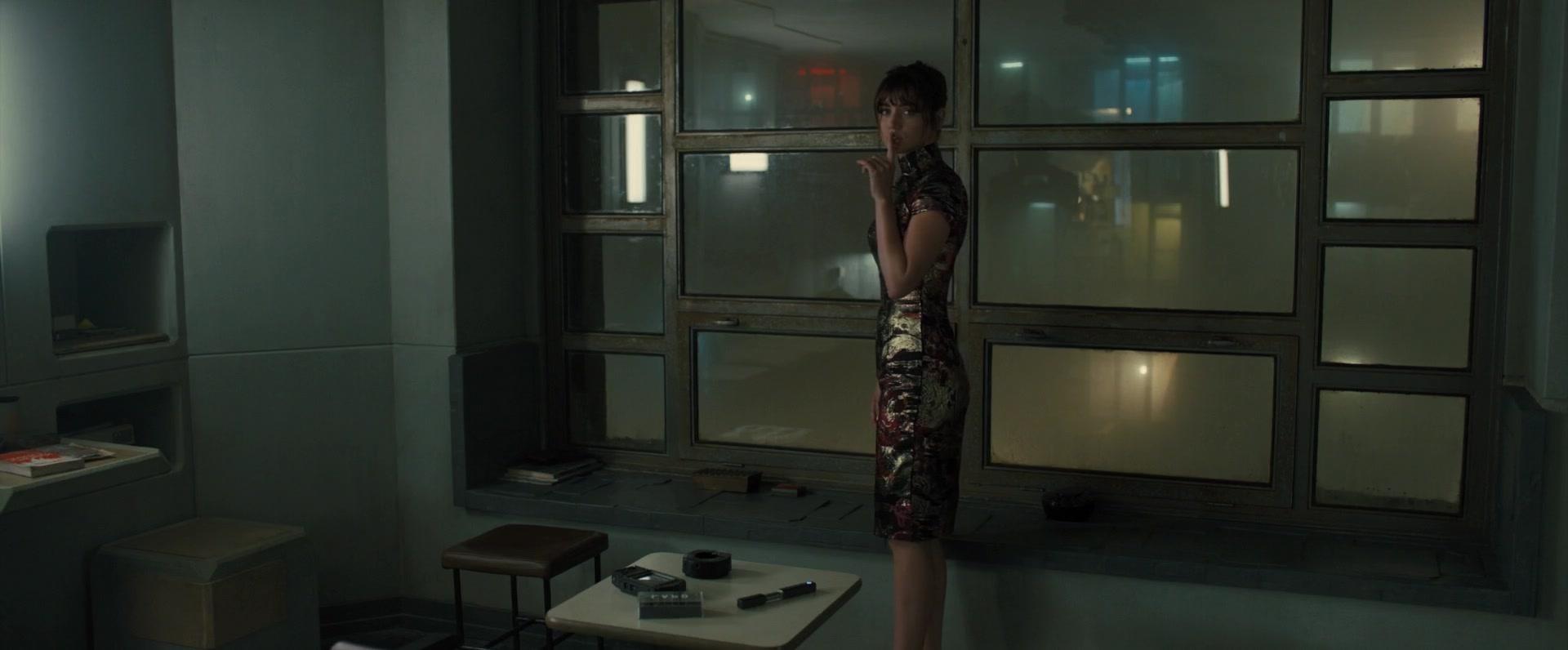 25P Ana de Armas, Sallie Harmsen, Mackenzie Davis Sexy
