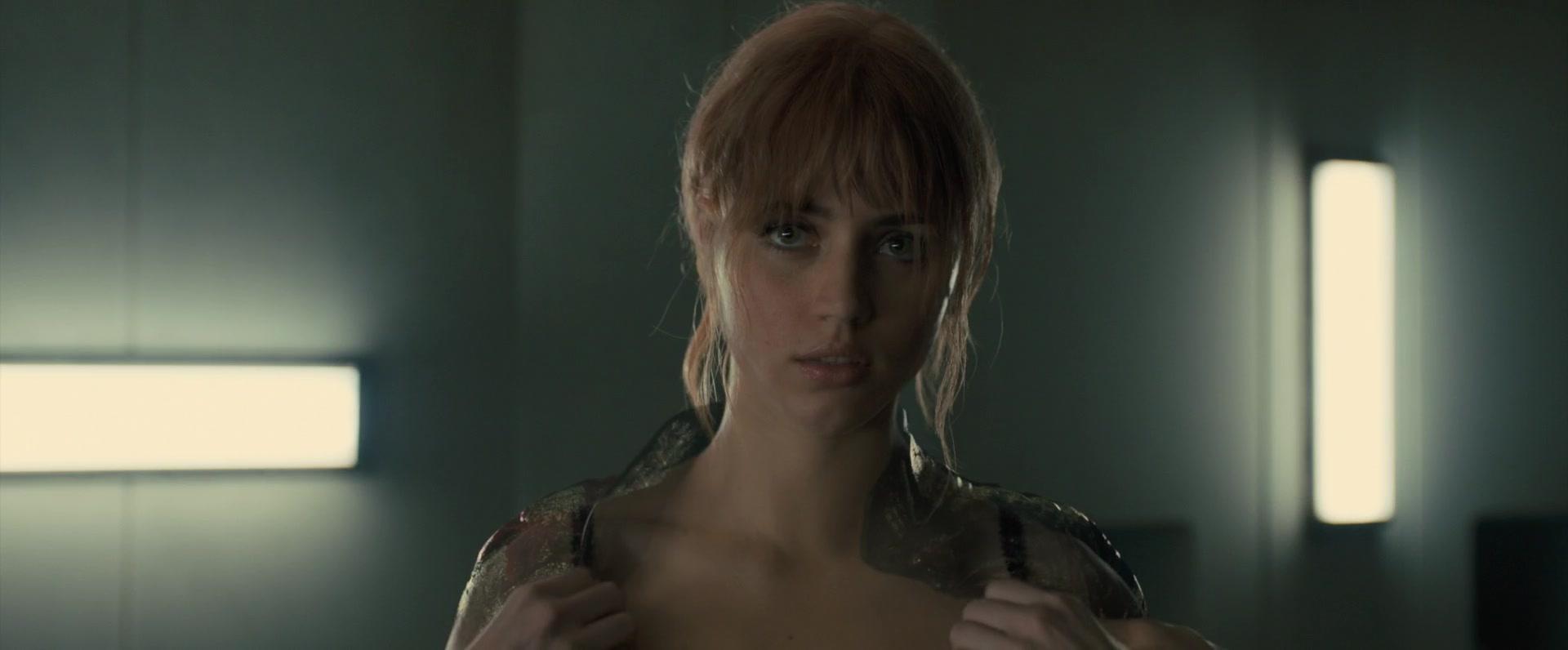 25P Ana de Armas, Sallie Harmsen, Mackenzie Davis Sexy