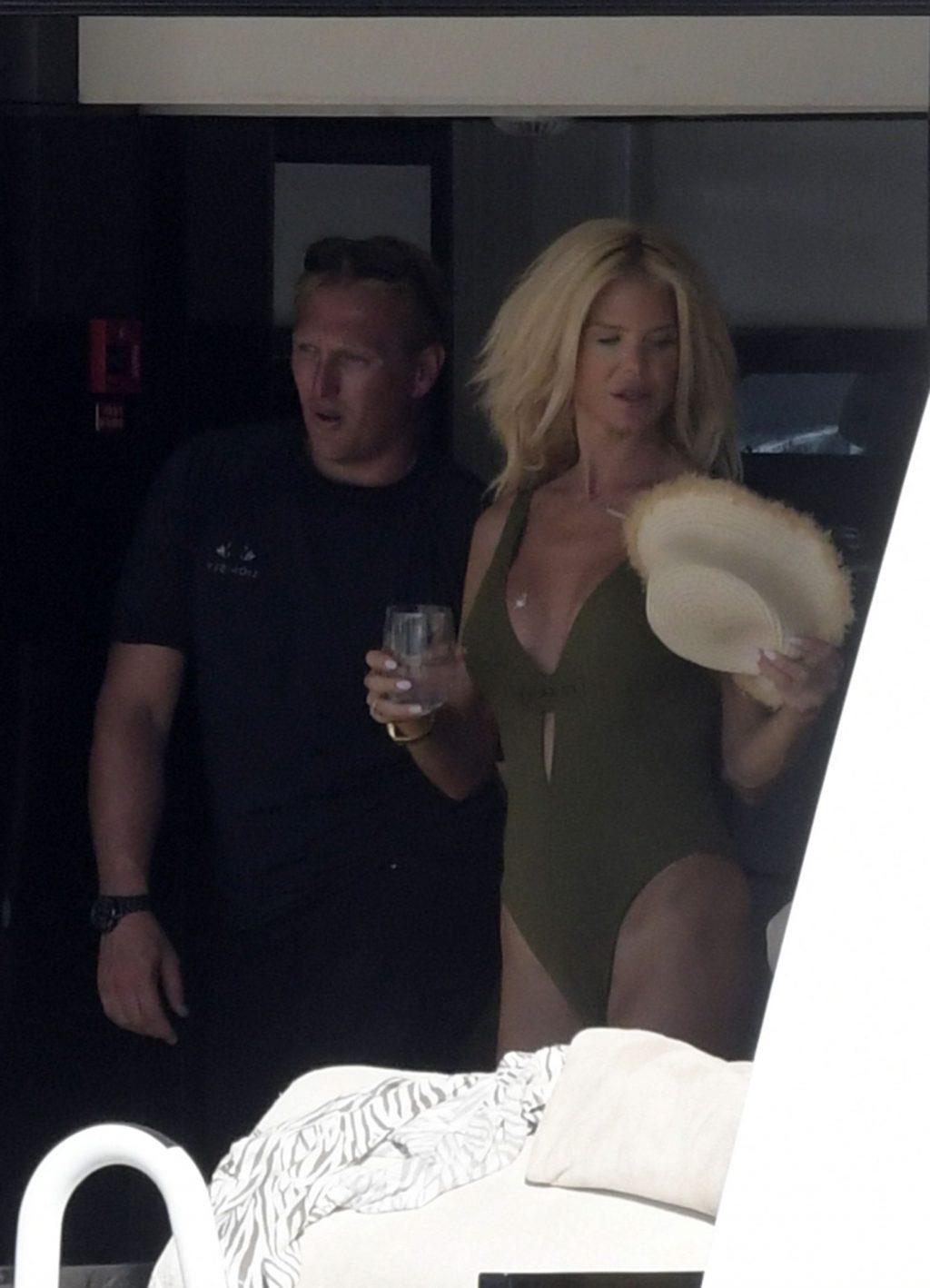 25P Victoria Silvstedt Swimsuit