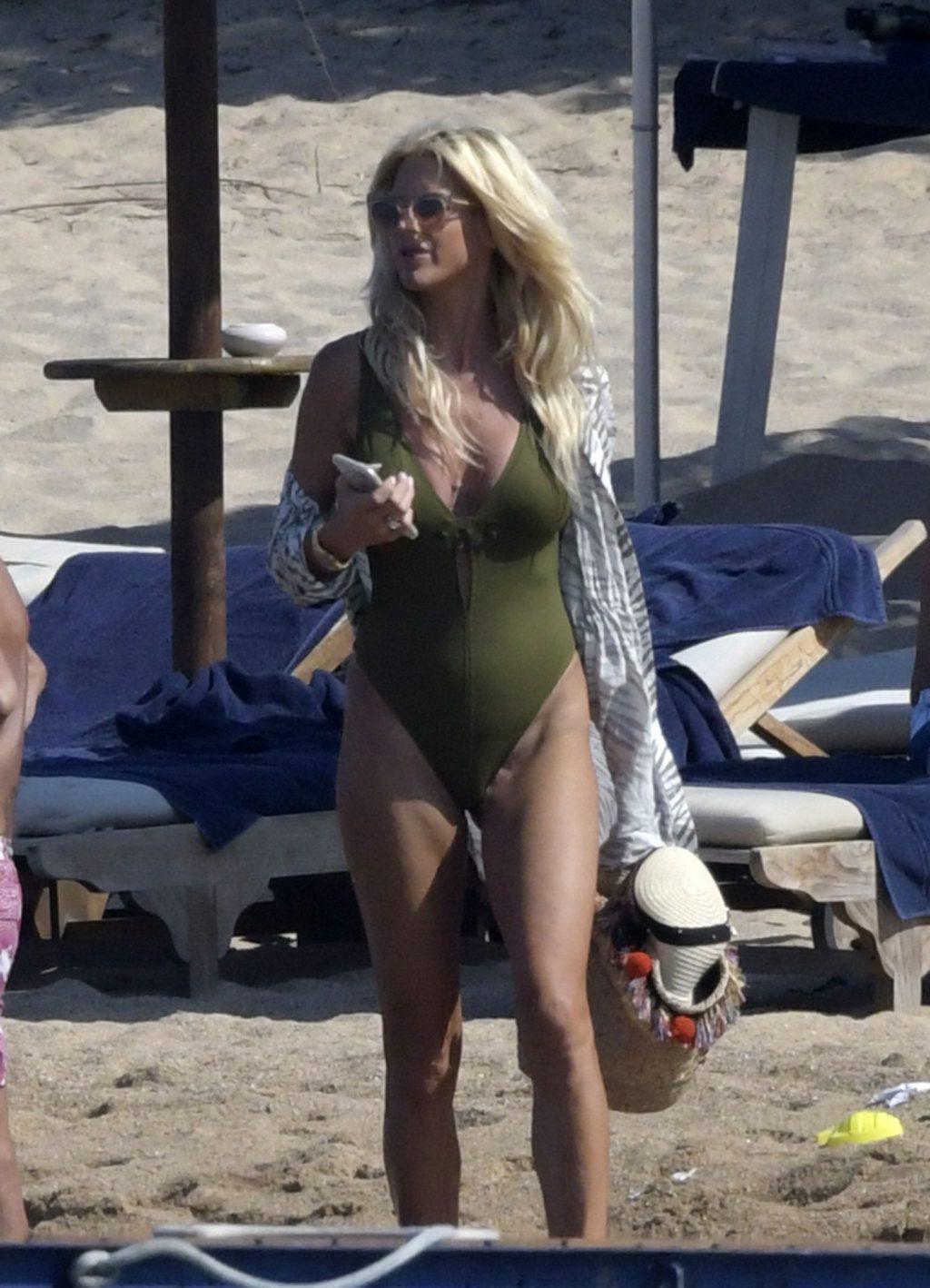 25P Victoria Silvstedt Swimsuit