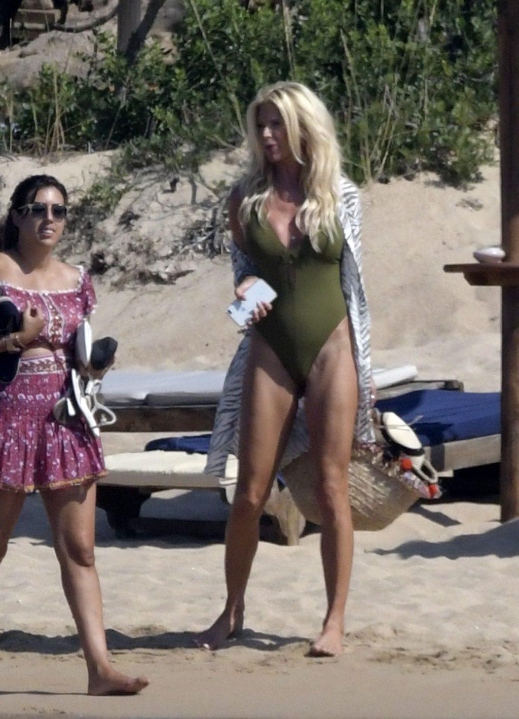 25P Victoria Silvstedt Swimsuit