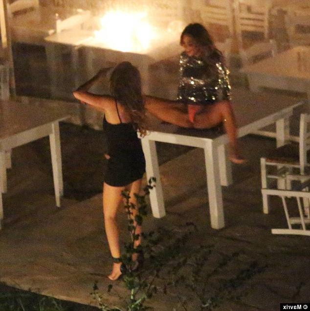 9P Drunk pics of Nicole Scherzinger