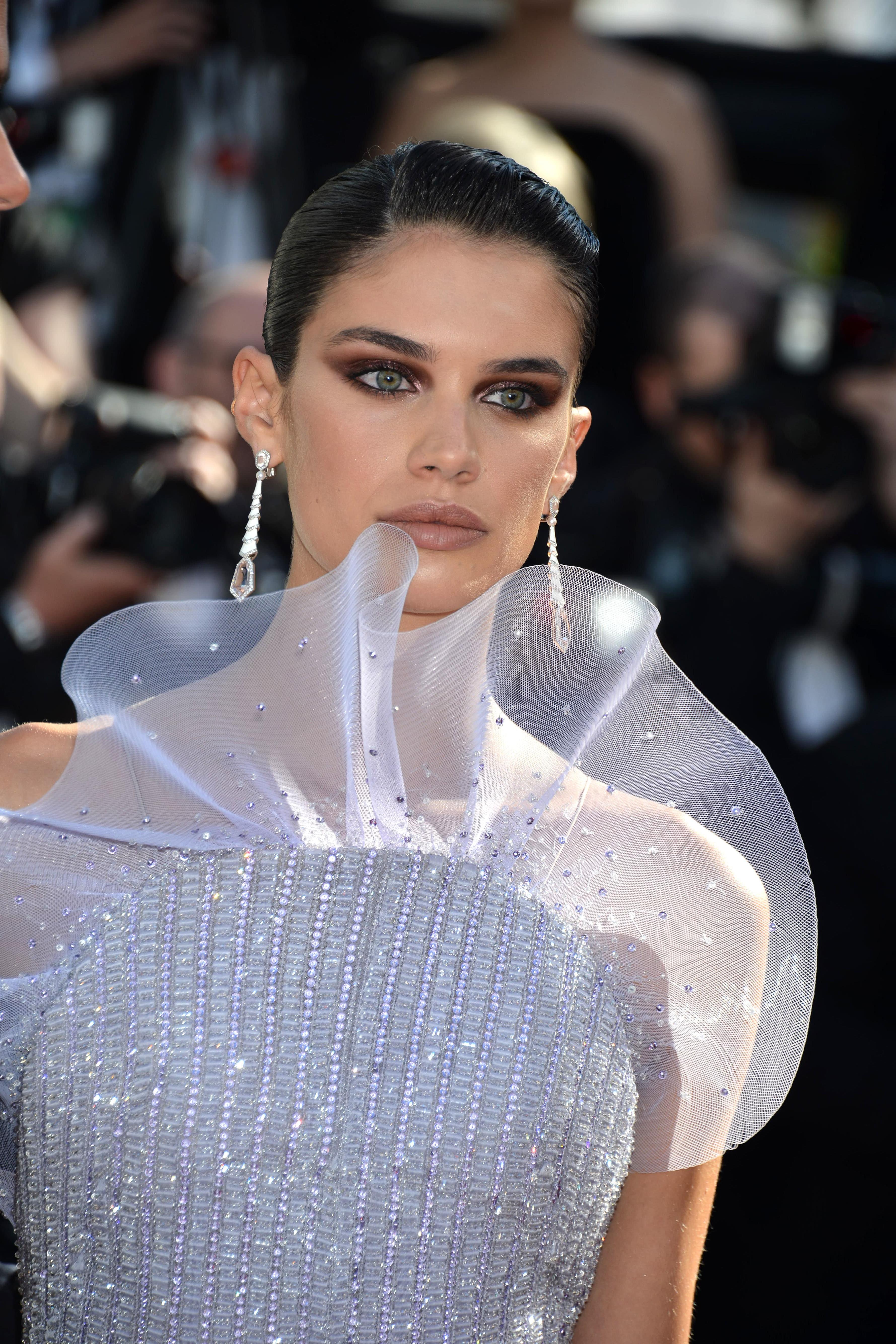 11P Sara Sampaio Is Beautiful In A Backless Dress