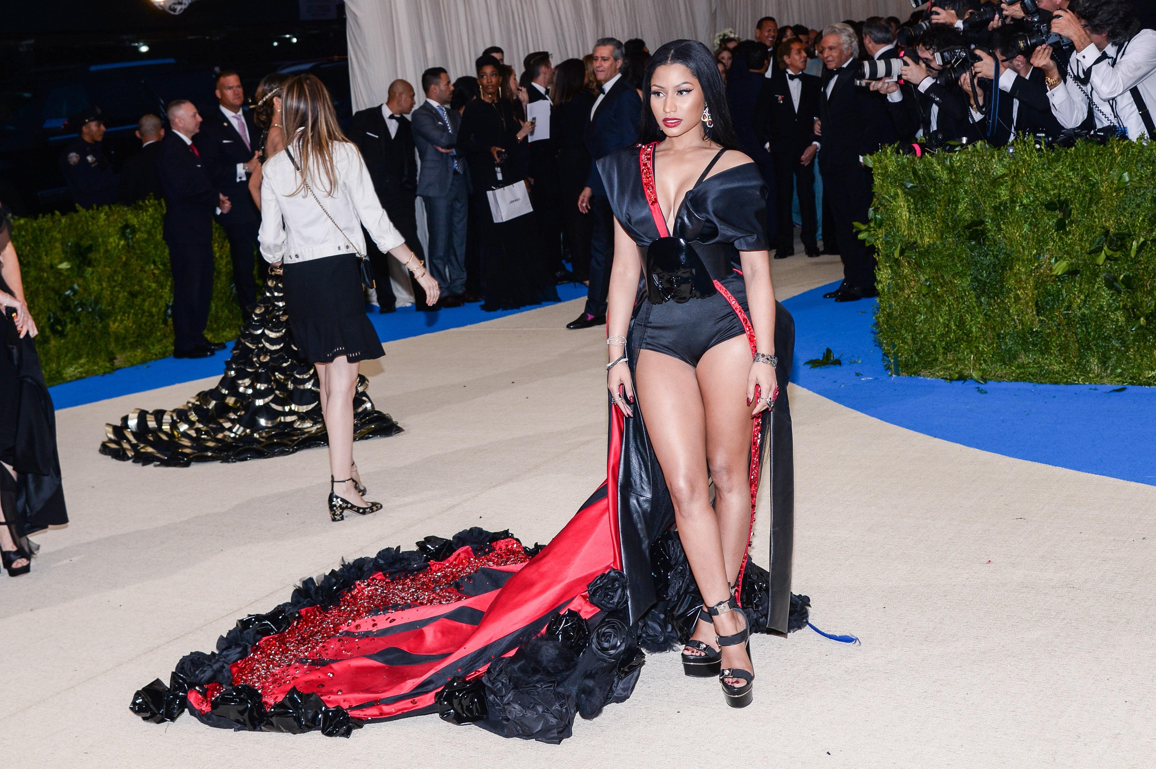8P Nicki Minaj Wearing a Sexy Dress
