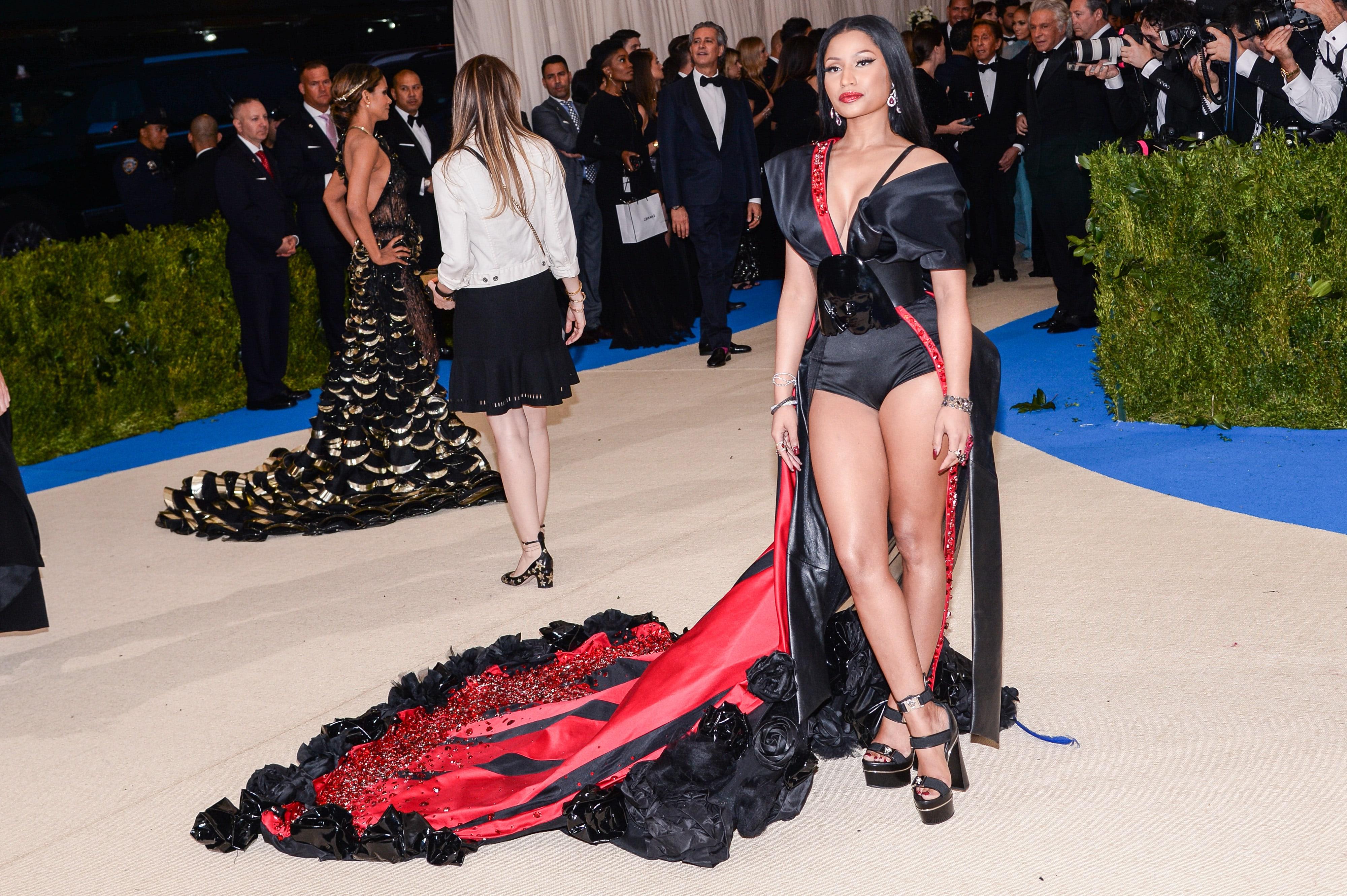 8P Nicki Minaj Wearing a Sexy Dress