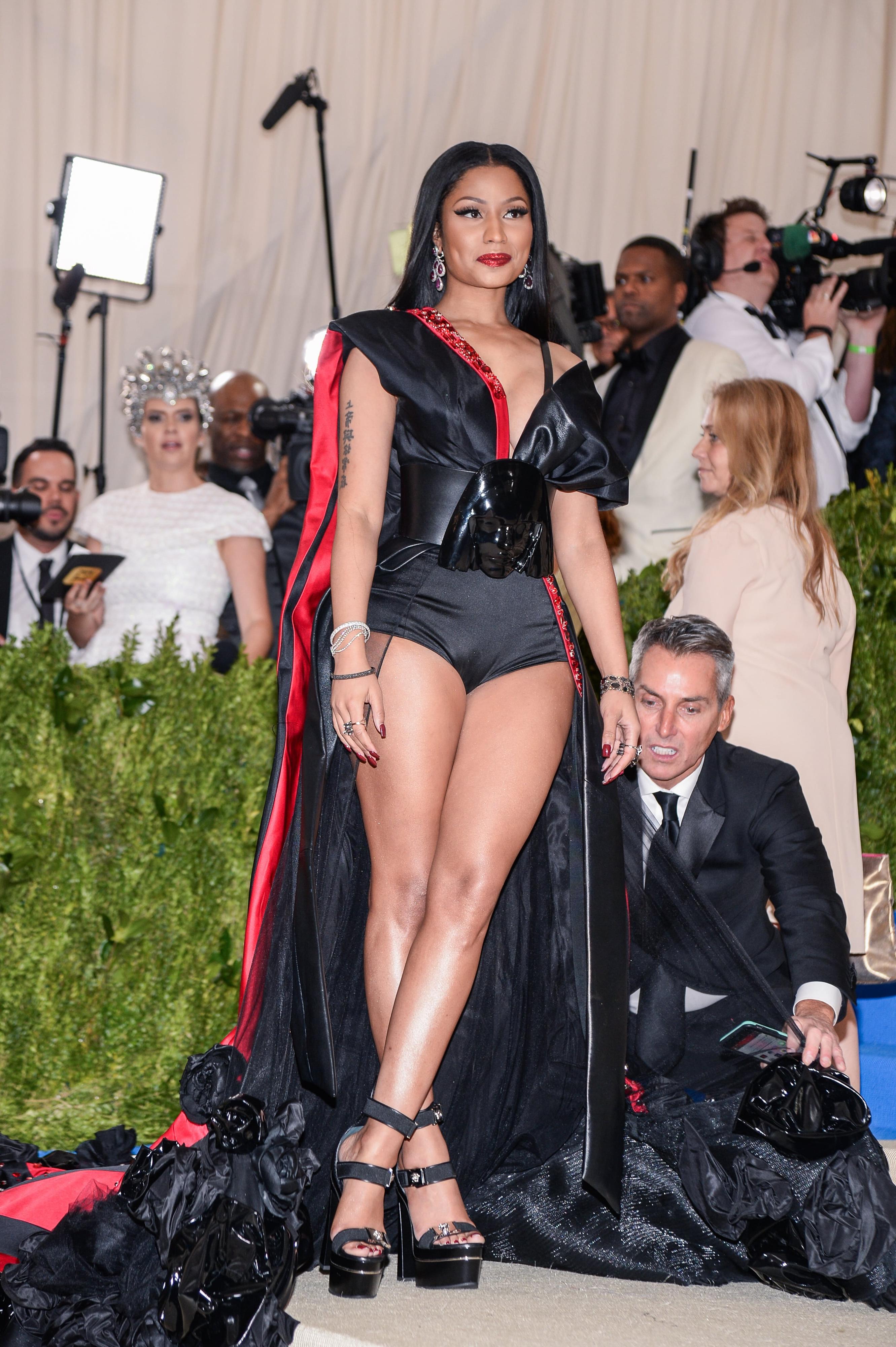 8P Nicki Minaj Wearing a Sexy Dress