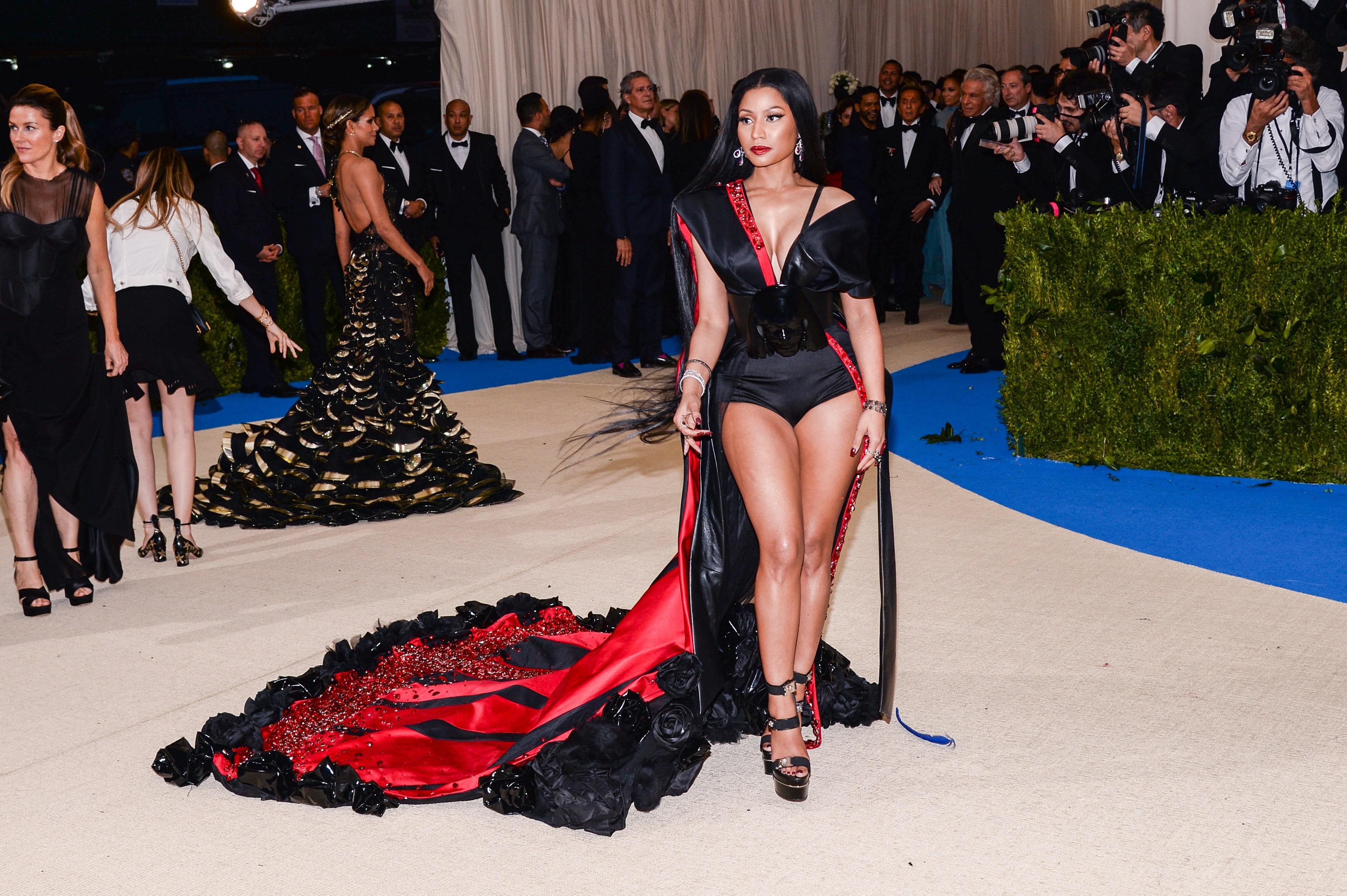 8P Nicki Minaj Wearing a Sexy Dress
