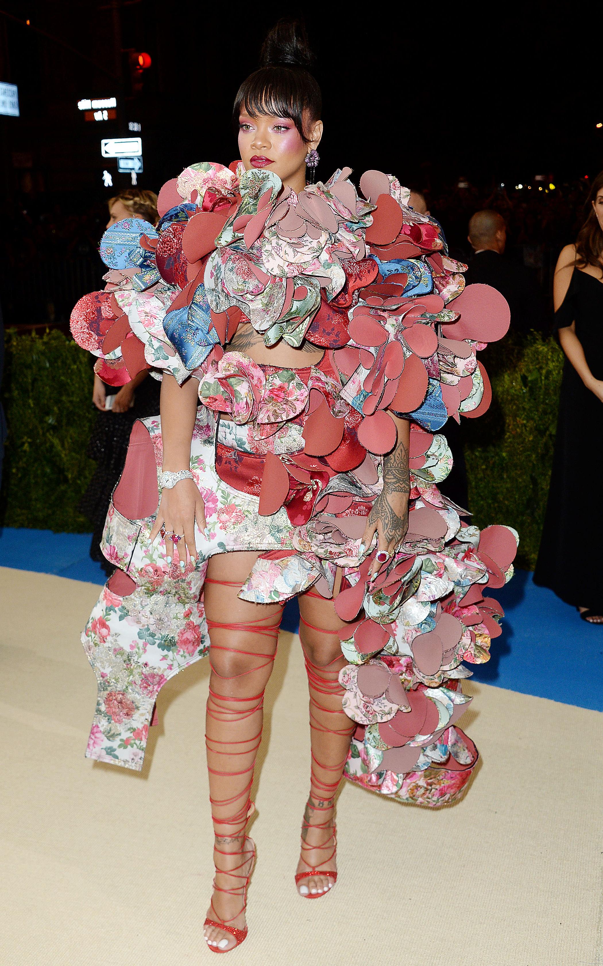 8P Rihanna Wearing a Weird Dress
