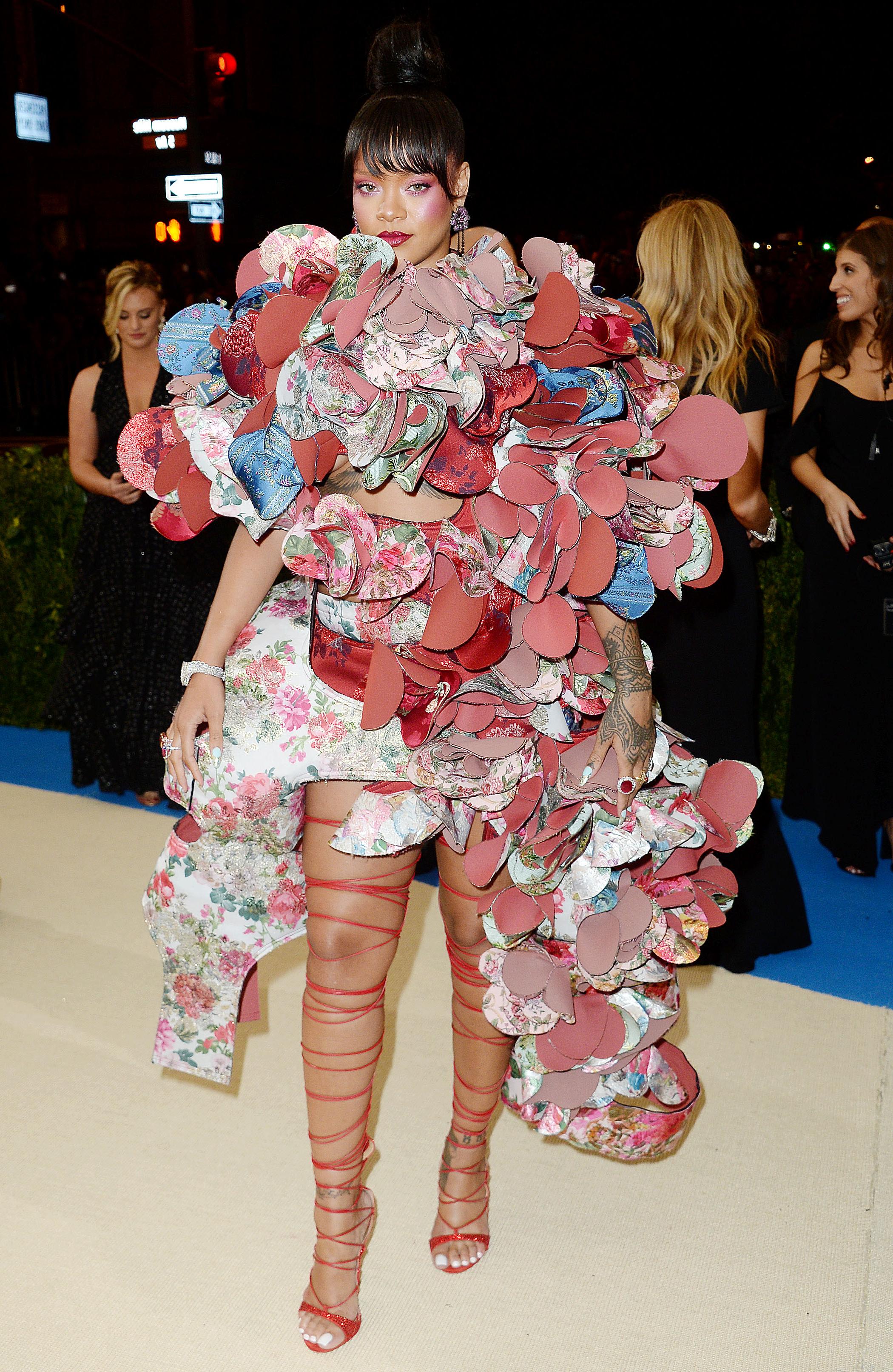 8P Rihanna Wearing a Weird Dress