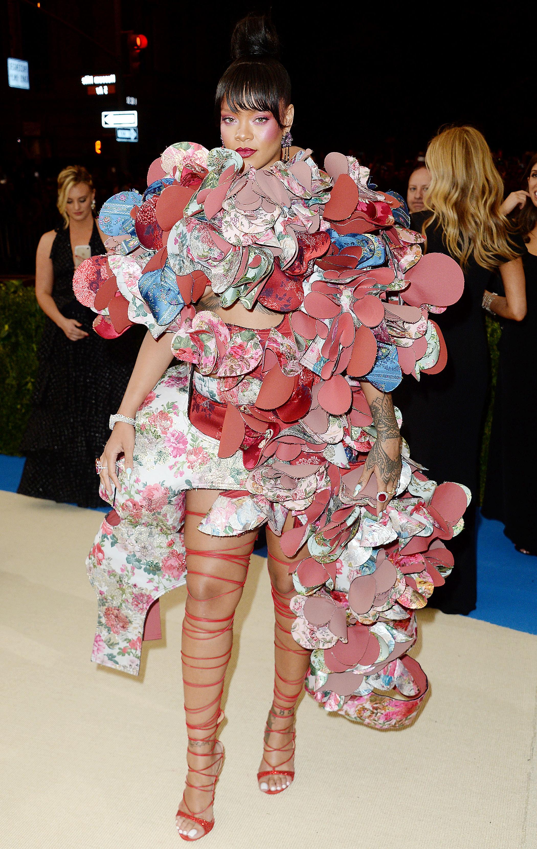 8P Rihanna Wearing a Weird Dress