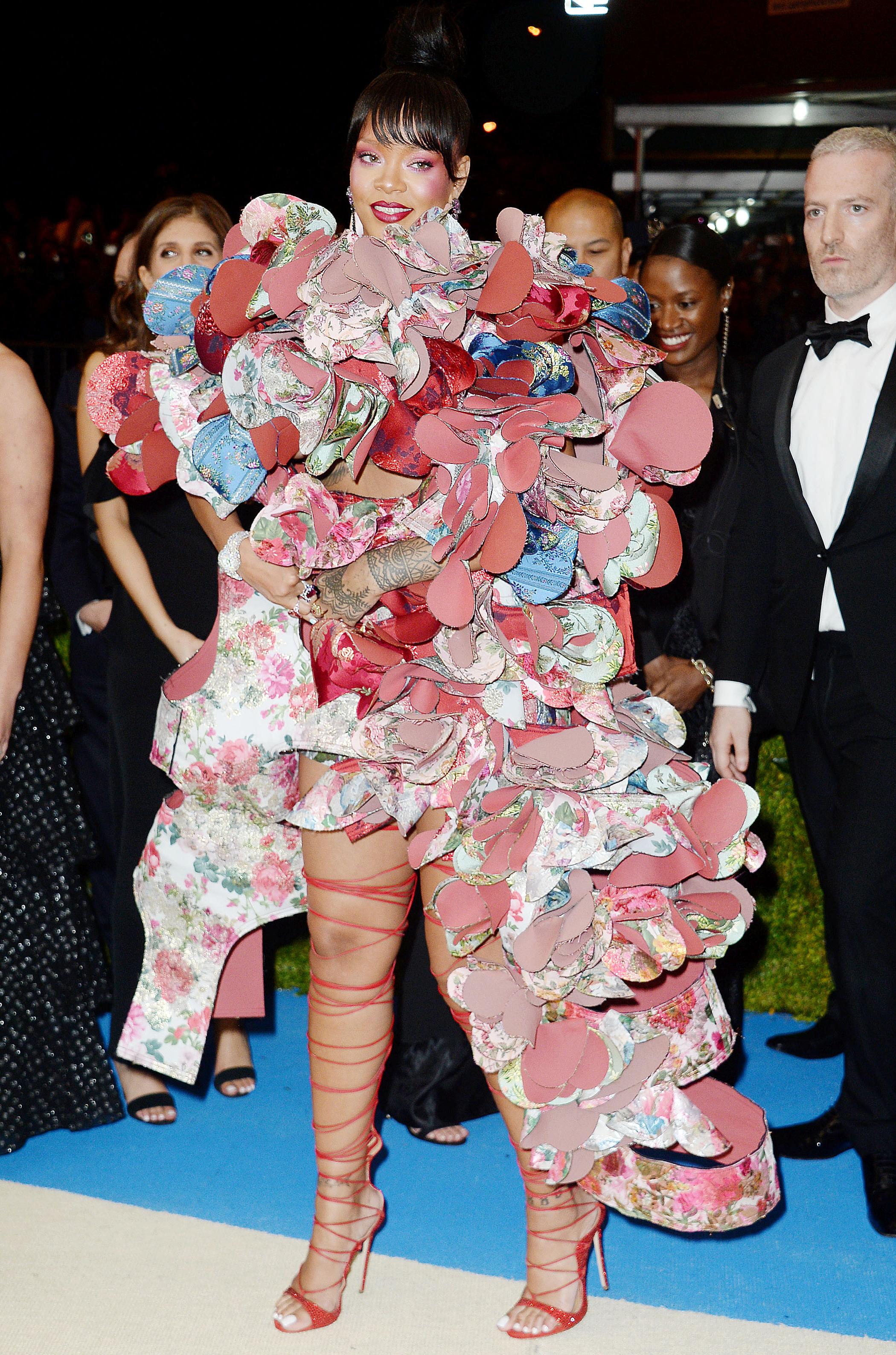 8P Rihanna Wearing a Weird Dress