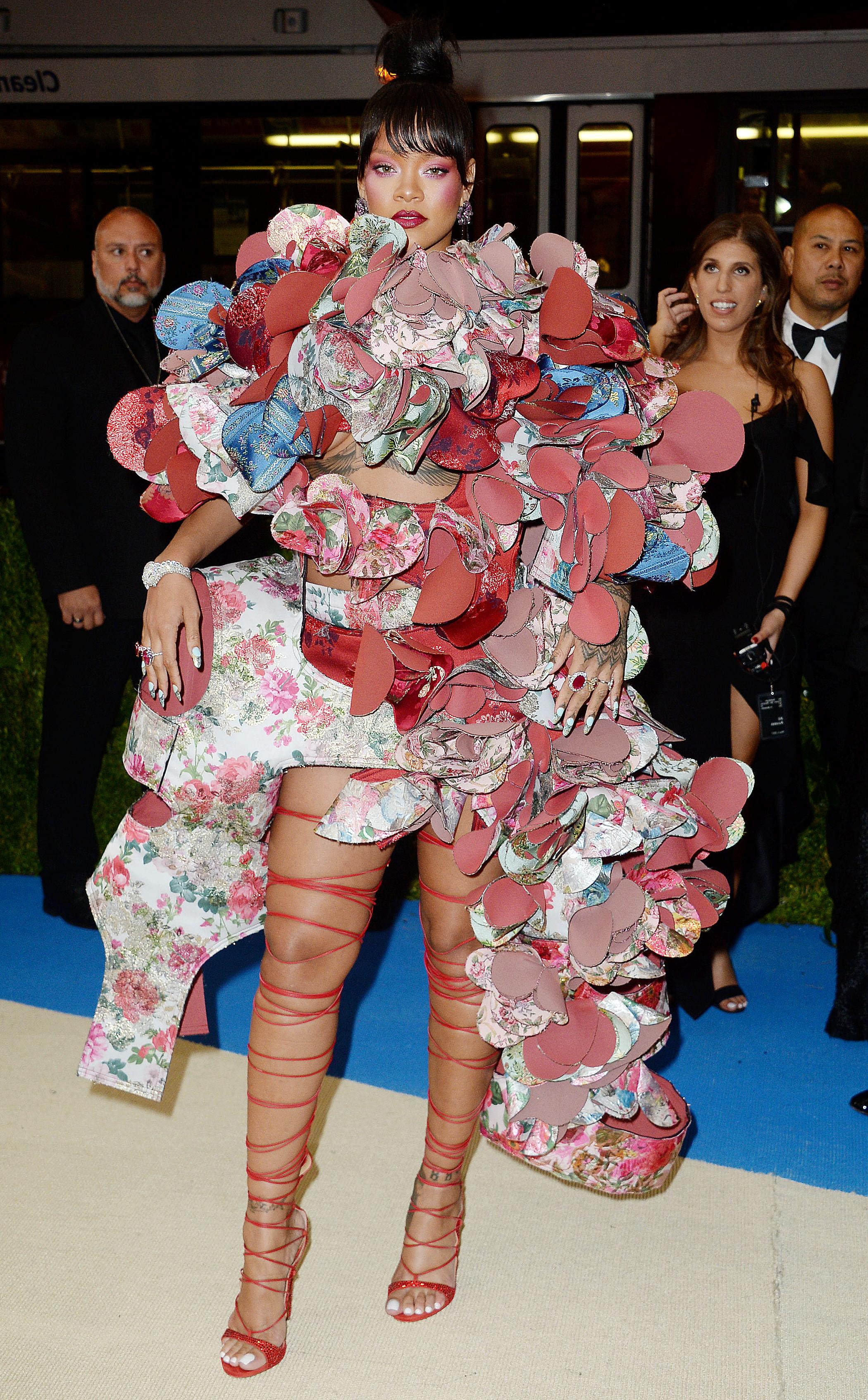 8P Rihanna Wearing a Weird Dress