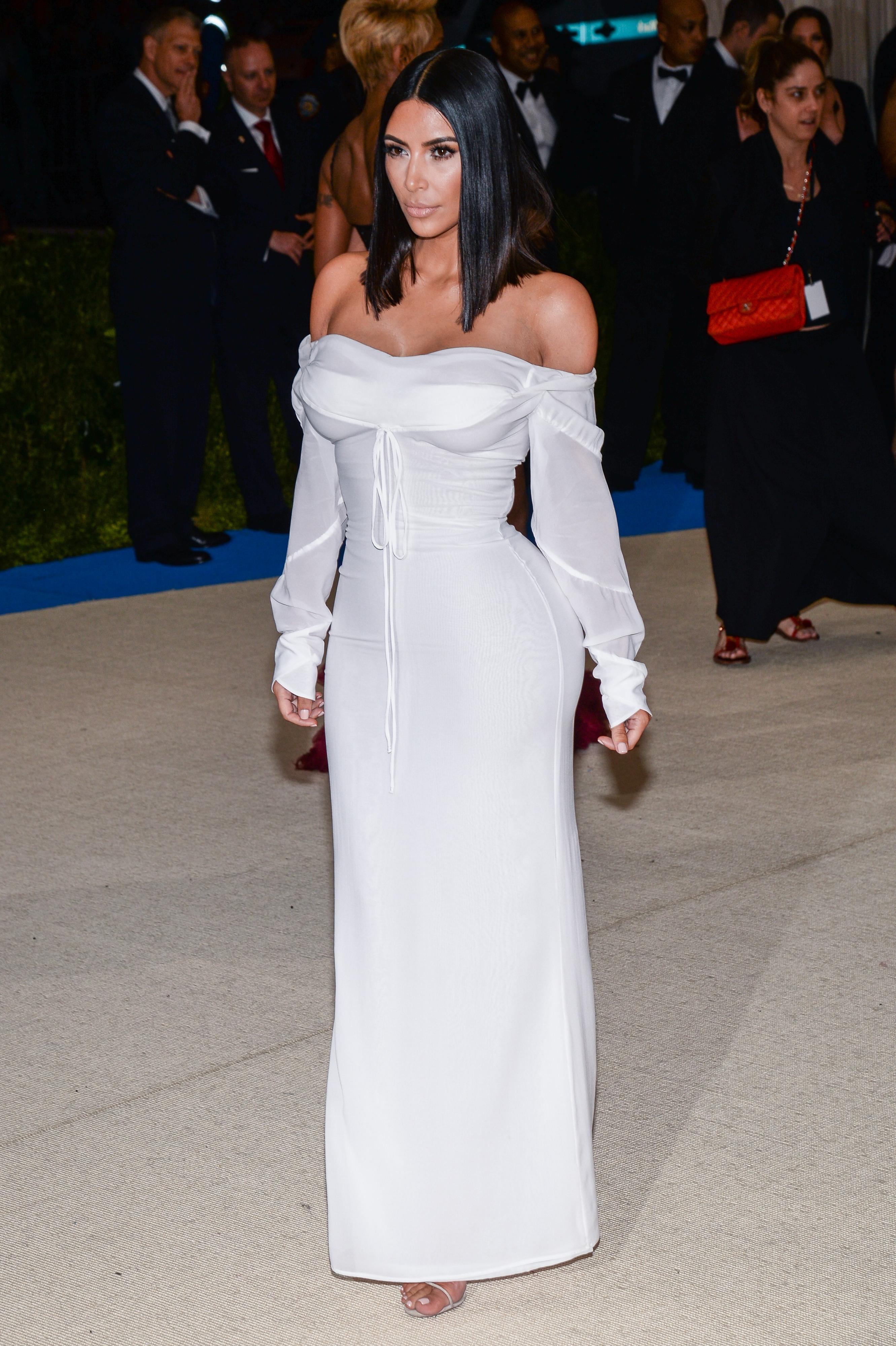 11P Busty Kim Kardashian in a White Dress
