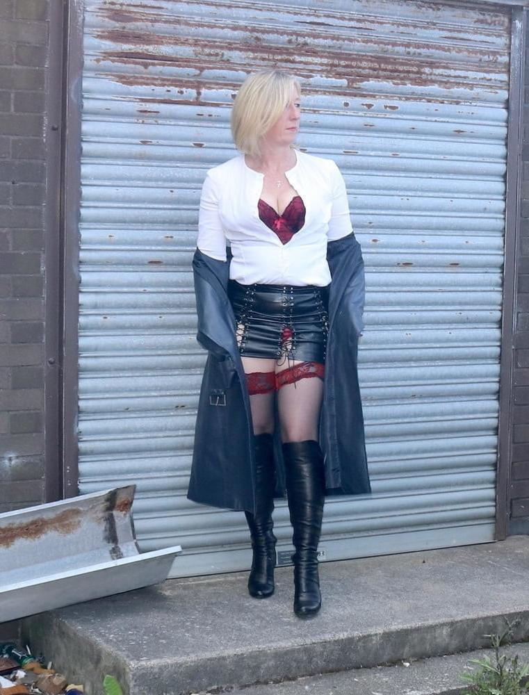 12P Katie, sexy UK MILF Slut